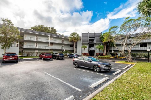 Condo in Tamarac, Florida, 2 bedrooms  № 2258141