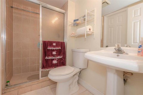 Condo in Tamarac, Florida, 2 bedrooms № 2258141 - photo 23