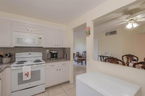 Condo in Tamarac, Florida, 2 bedrooms № 2258141 - photo 11