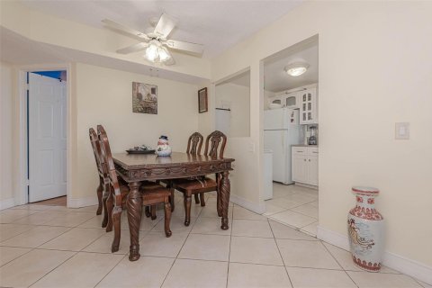 Condo in Tamarac, Florida, 2 bedrooms № 2258141 - photo 8