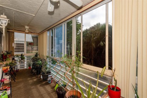 Condo in Tamarac, Florida, 2 bedrooms № 2258141 - photo 27