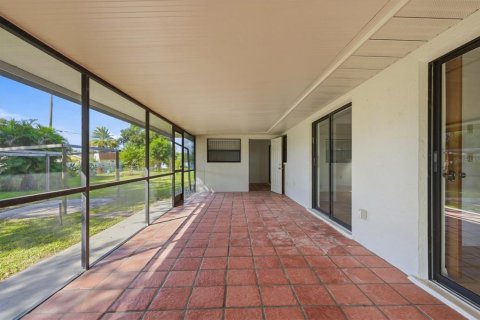 Casa en venta en Port Charlotte, Florida, 3 dormitorios, 121.52 m2 № 2418524 - foto 23