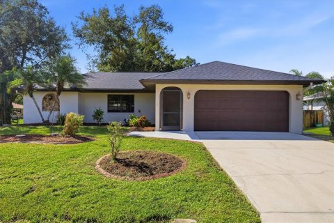 Casa en Port Charlotte, Florida 3 dormitorios, 121.52 m2 № 2418524