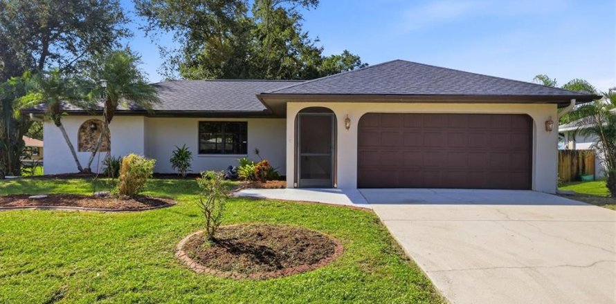 Casa en Port Charlotte, Florida 3 dormitorios, 121.52 m2 № 2418524