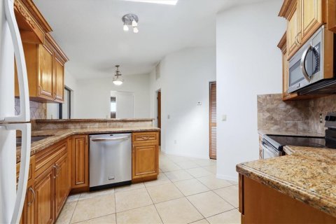Casa en venta en Port Charlotte, Florida, 3 dormitorios, 121.52 m2 № 2418524 - foto 3