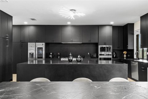 House in Bradenton, Florida 5 bedrooms, 372.54 sq.m. № 1803682 - photo 16