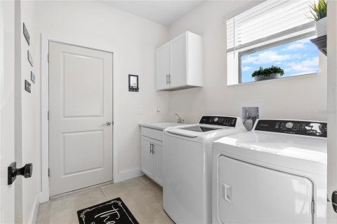 House in Bradenton, Florida 5 bedrooms, 372.54 sq.m. № 1803682 - photo 26