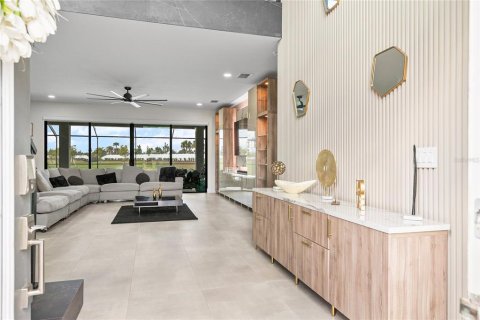 House in Bradenton, Florida 5 bedrooms, 372.54 sq.m. № 1803682 - photo 8