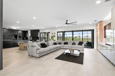 House in Bradenton, Florida 5 bedrooms, 372.54 sq.m. № 1803682 - photo 11