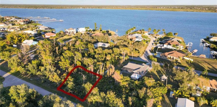 Land in Port Charlotte, Florida № 2163361