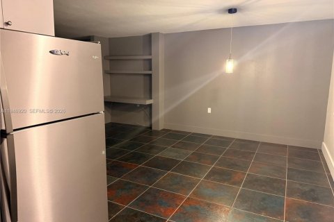 Condo in Miami, Florida, 1 bedroom  № 2003228 - photo 15