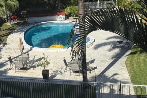 Condo in Miami, Florida, 1 bedroom  № 2003228 - photo 30