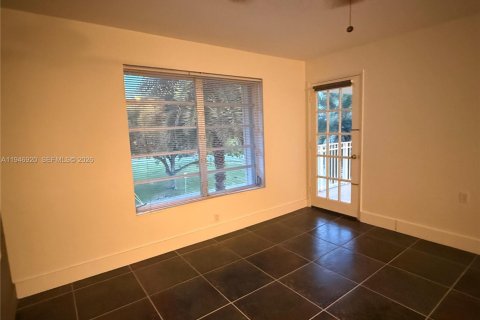 Condo in Miami, Florida, 1 bedroom  № 2003228 - photo 13