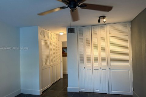 Condo in Miami, Florida, 1 bedroom  № 2003228 - photo 20