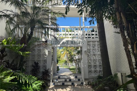 Condo in Miami, Florida, 1 bedroom  № 2003228 - photo 2