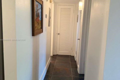 Condo in Miami, Florida, 1 bedroom  № 2003228 - photo 24