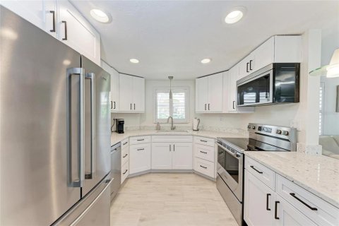 House in Longboat Key, Florida 2 bedrooms, 129.6 sq.m. № 1803313 - photo 4