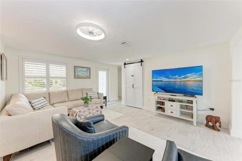House in Longboat Key, Florida 2 bedrooms, 129.6 sq.m. № 1803313 - photo 15