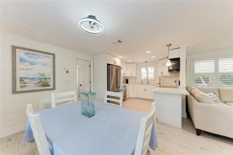 House in Longboat Key, Florida 2 bedrooms, 129.6 sq.m. № 1803313 - photo 18