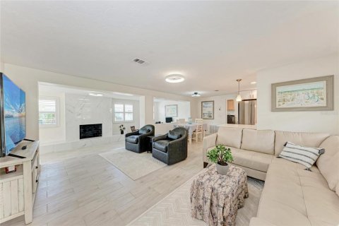 House in Longboat Key, Florida 2 bedrooms, 129.6 sq.m. № 1803313 - photo 5