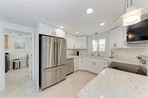 House in Longboat Key, Florida 2 bedrooms, 129.6 sq.m. № 1803313 - photo 16