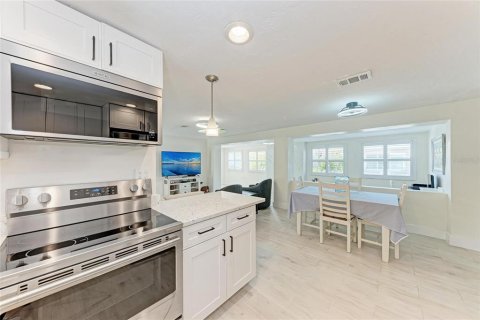 House in Longboat Key, Florida 2 bedrooms, 129.6 sq.m. № 1803313 - photo 17