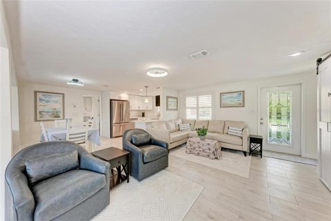 House in Longboat Key, Florida 2 bedrooms, 129.6 sq.m. № 1803313 - photo 13