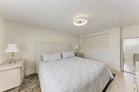 House in Longboat Key, Florida 2 bedrooms, 129.6 sq.m. № 1803313 - photo 23