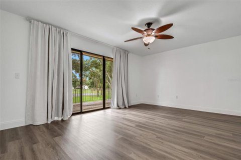 Townhouse in Lakeland, Florida 2 bedrooms, 212.56 sq.m. № 2379653 - photo 18