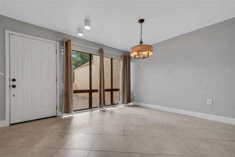 Townhouse in Lakeland, Florida 2 bedrooms, 212.56 sq.m. № 2379653 - photo 5