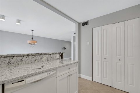 Townhouse in Lakeland, Florida 2 bedrooms, 212.56 sq.m. № 2379653 - photo 11