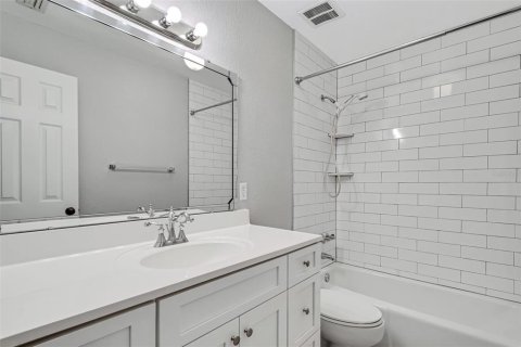 Townhouse in Lakeland, Florida 2 bedrooms, 212.56 sq.m. № 2379653 - photo 22