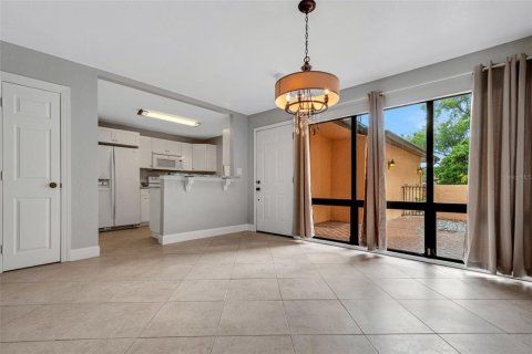 Townhouse in Lakeland, Florida 2 bedrooms, 212.56 sq.m. № 2379653 - photo 6