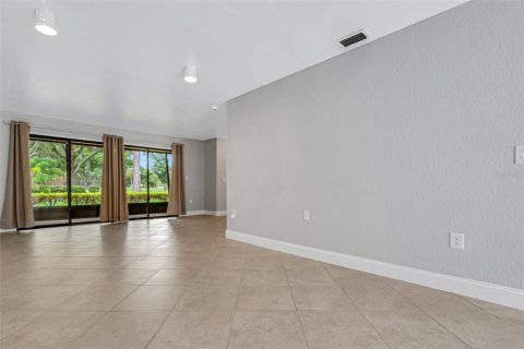 Townhouse in Lakeland, Florida 2 bedrooms, 212.56 sq.m. № 2379653 - photo 12