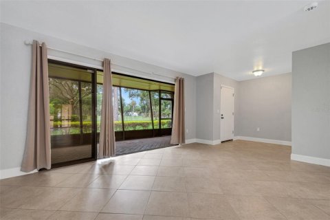 Townhouse in Lakeland, Florida 2 bedrooms, 212.56 sq.m. № 2379653 - photo 13