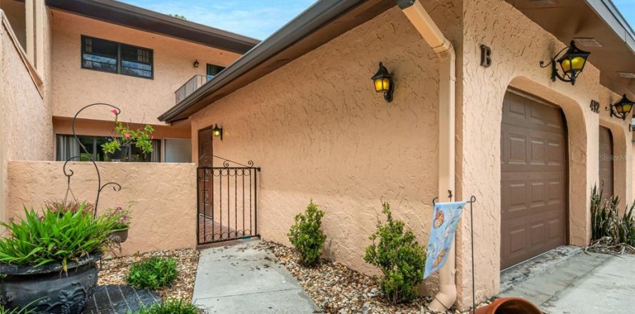 Townhouse in Lakeland, Florida 2 bedrooms, 212.56 sq.m. № 2379653