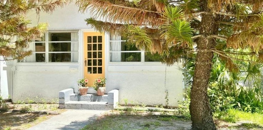 House in Daytona Beach, Florida 3 bedrooms, 166.95 sq.m. № 2098978