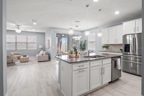 Casa en venta en Wesley Chapel, Florida, 4 dormitorios, 185.8 m2 № 2386076 - foto 9