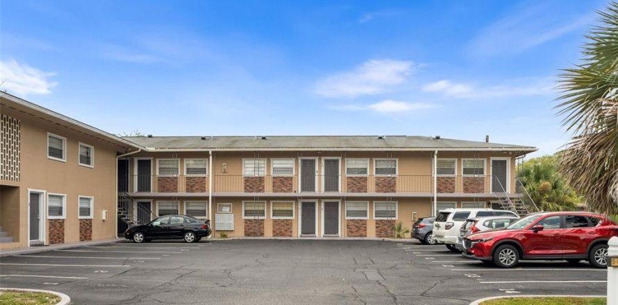 Condominio en Gainesville, Florida, 1 dormitorio  № 2228309