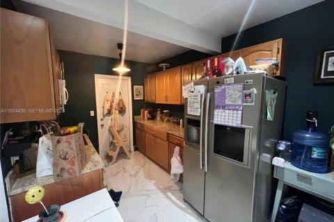 Propiedad comercial en venta en Miami, Florida, 115.57 m2 № 1982638 - foto 10