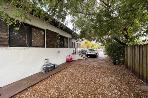 Propiedad comercial en venta en Miami, Florida, 115.57 m2 № 1982638 - foto 20