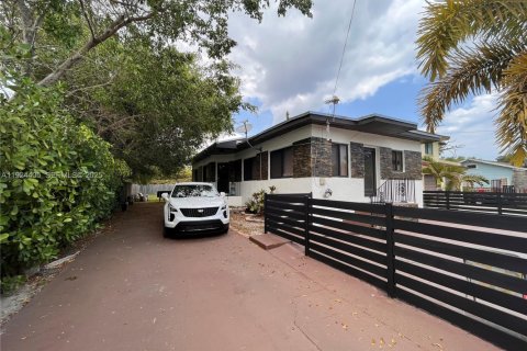 Propiedad comercial en venta en Miami, Florida, 115.57 m2 № 1982638 - foto 16