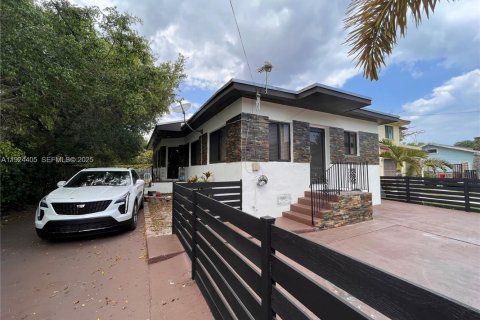 Propiedad comercial en venta en Miami, Florida, 115.57 m2 № 1982638 - foto 17