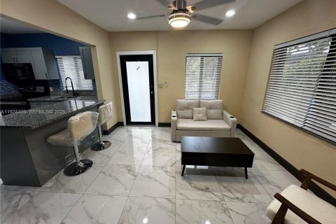 Propiedad comercial en venta en Miami, Florida, 115.57 m2 № 1982638 - foto 4