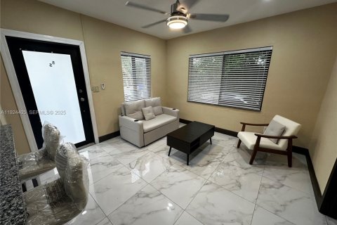 Propiedad comercial en venta en Miami, Florida, 115.57 m2 № 1982638 - foto 5
