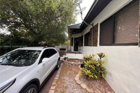 Propiedad comercial en venta en Miami, Florida, 115.57 m2 № 1982638 - foto 15