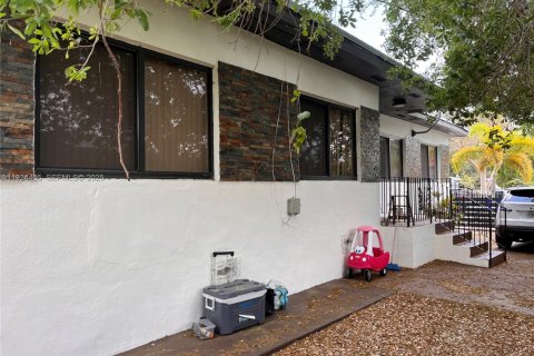 Propiedad comercial en venta en Miami, Florida, 115.57 m2 № 1982638 - foto 19