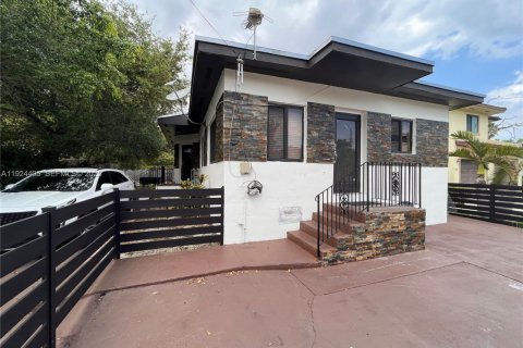 Propiedad comercial en venta en Miami, Florida, 115.57 m2 № 1982638 - foto 13