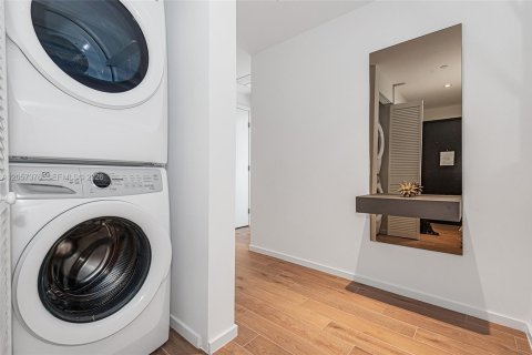 Condo in Miami, Florida, 2 bedrooms № 2248850 - photo 15