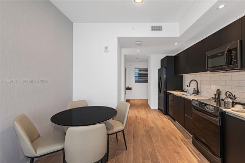 Condo in Miami, Florida, 2 bedrooms № 2248850 - photo 10